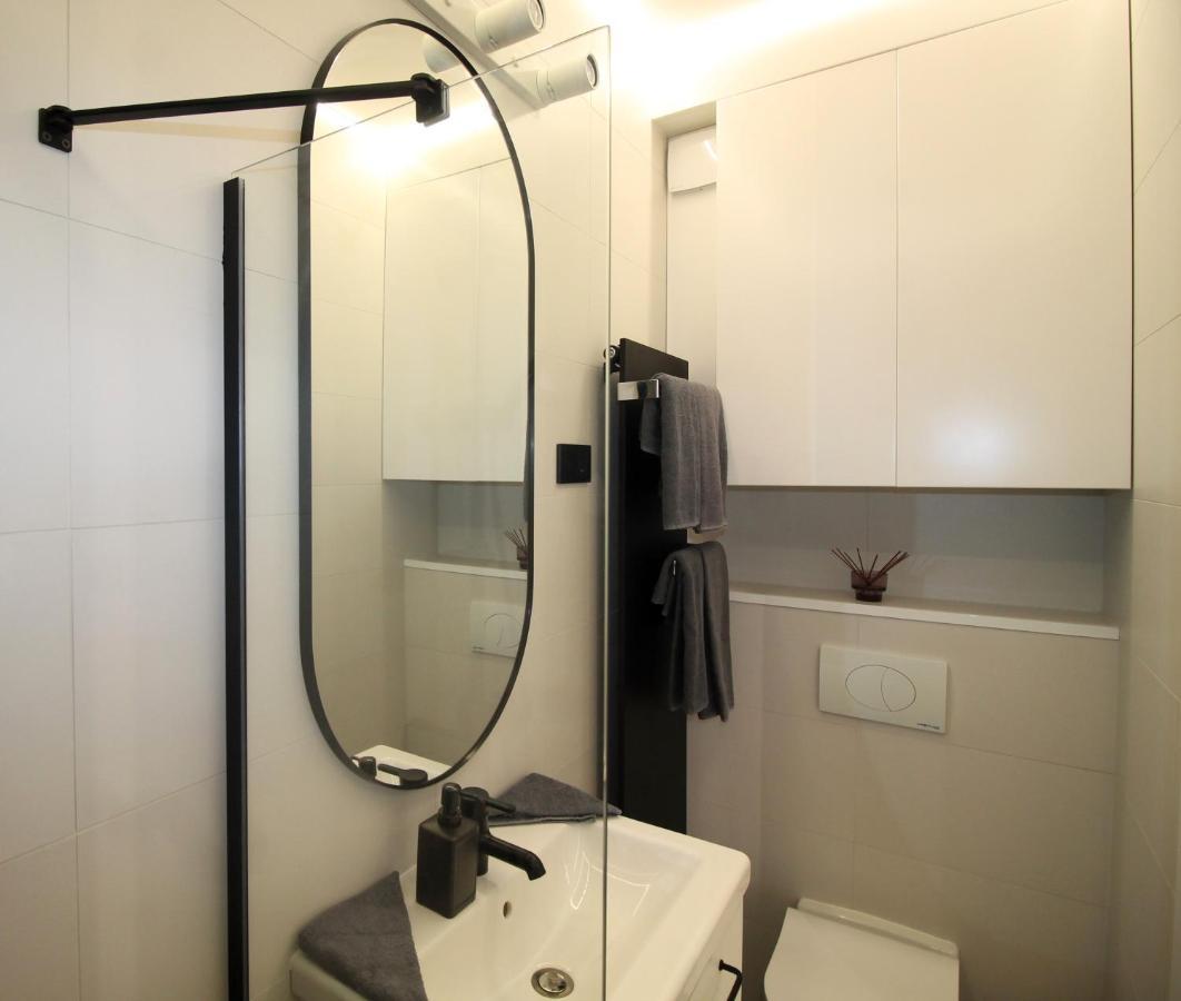 Modern Studio A Belvaros Koezepen Parkoloval- Kata Studioapartman Győr Buitenkant foto